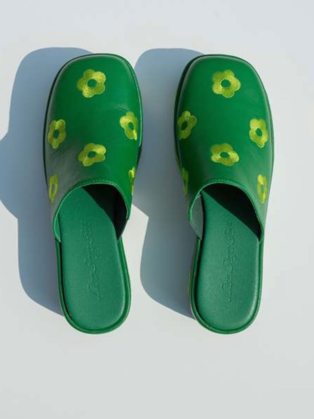 Lisa Says Gah Dakota clog in green daisy! - Picture 3 of 12